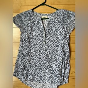 Style and Co blue and white flutter sleeve cotton blouse